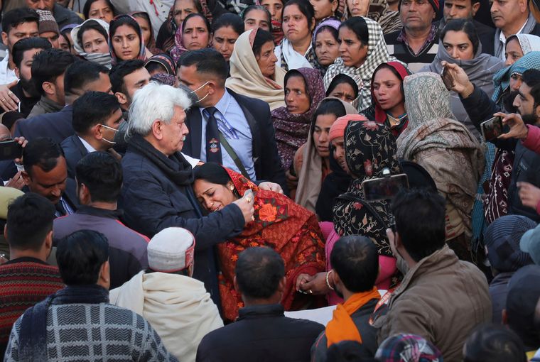 Enduring pain: Lieutenant Governor Manoj Sinha meets the relatives of the victims | PTI
