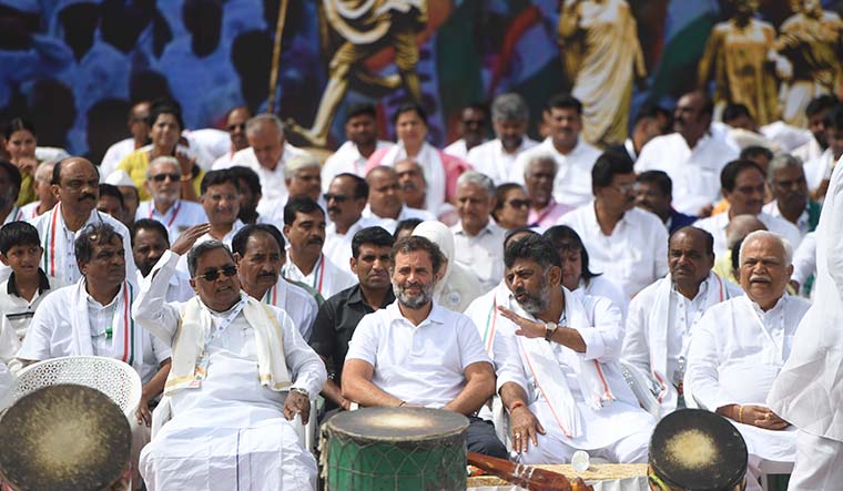 32-Congress-leader-Rahul-Gandhi-with-Siddaramaiah