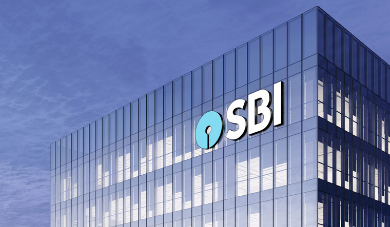 State-Bank-of-India-SBI-SBI-building-shut