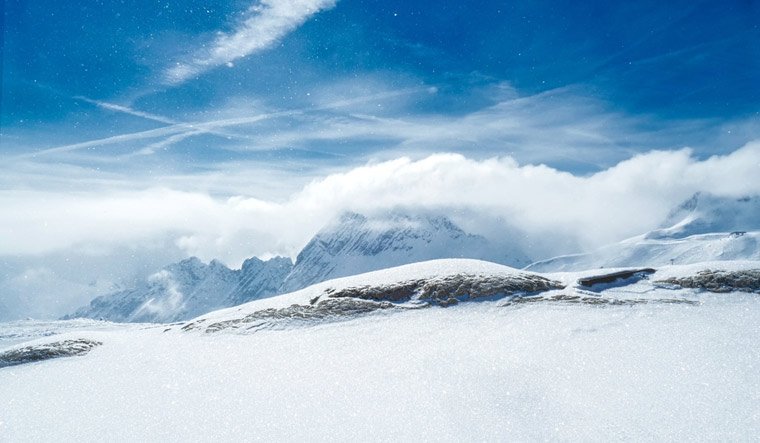 Glistening-powder-snow-on-the-Schneeferner-glacier-on-the-Zugspitze-Germany-shut