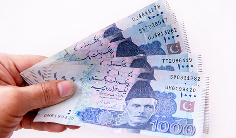 Pakistan-Pak-economy-currency-cash-Rupee-shut