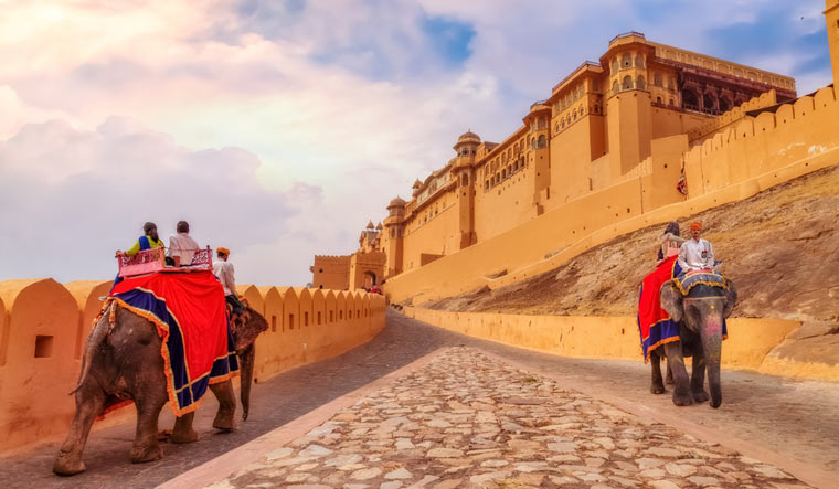Rajasthan-tourism-tourists-enjoy-elephant-ride-at-Amber-Fort-Jaipur-at-sunrise-shut9