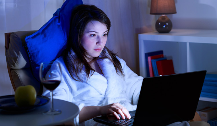 girl--laptop-relaxing-reading-working-night-
