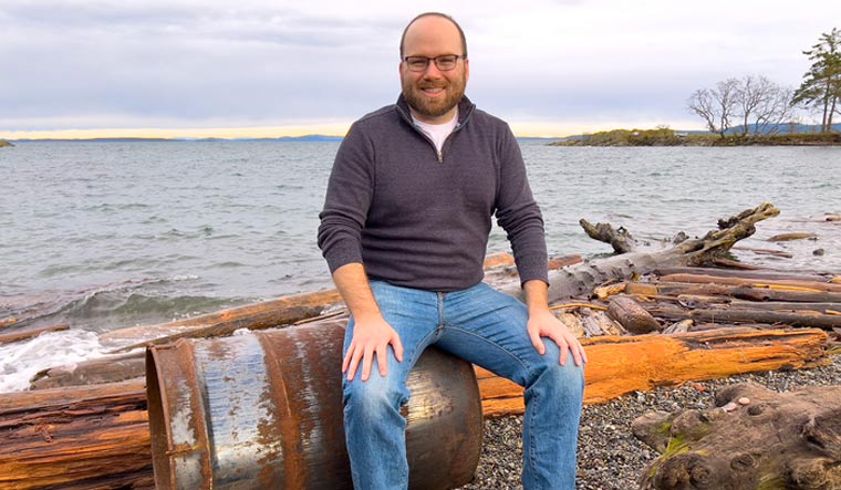 Colin-Malloy-with-the-oil-drum-used-for-his-musical-performances-CREDIT-Colin-Malloy