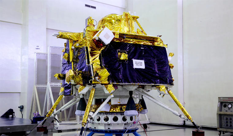 India-lunar-spacecraft-Chandrayaan-3-isro