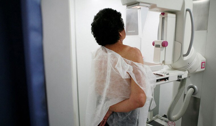 breast-cancer-woman-undergoes-mammogram-reu