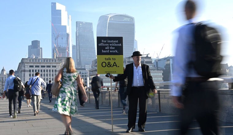 walking-Workers-City-of-London-financial-district-as-they-cross-London-Bridge-