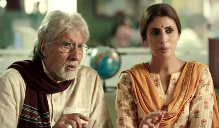 Amitabh Bachchan and Shweta Bachchan Nanda in a screengrab from the advert 