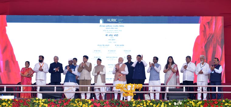 Hon’ble Prime Minister Shri Narendra Modi inaugurating AURIC in the prensence  of CM Devendra Fadnavis and others