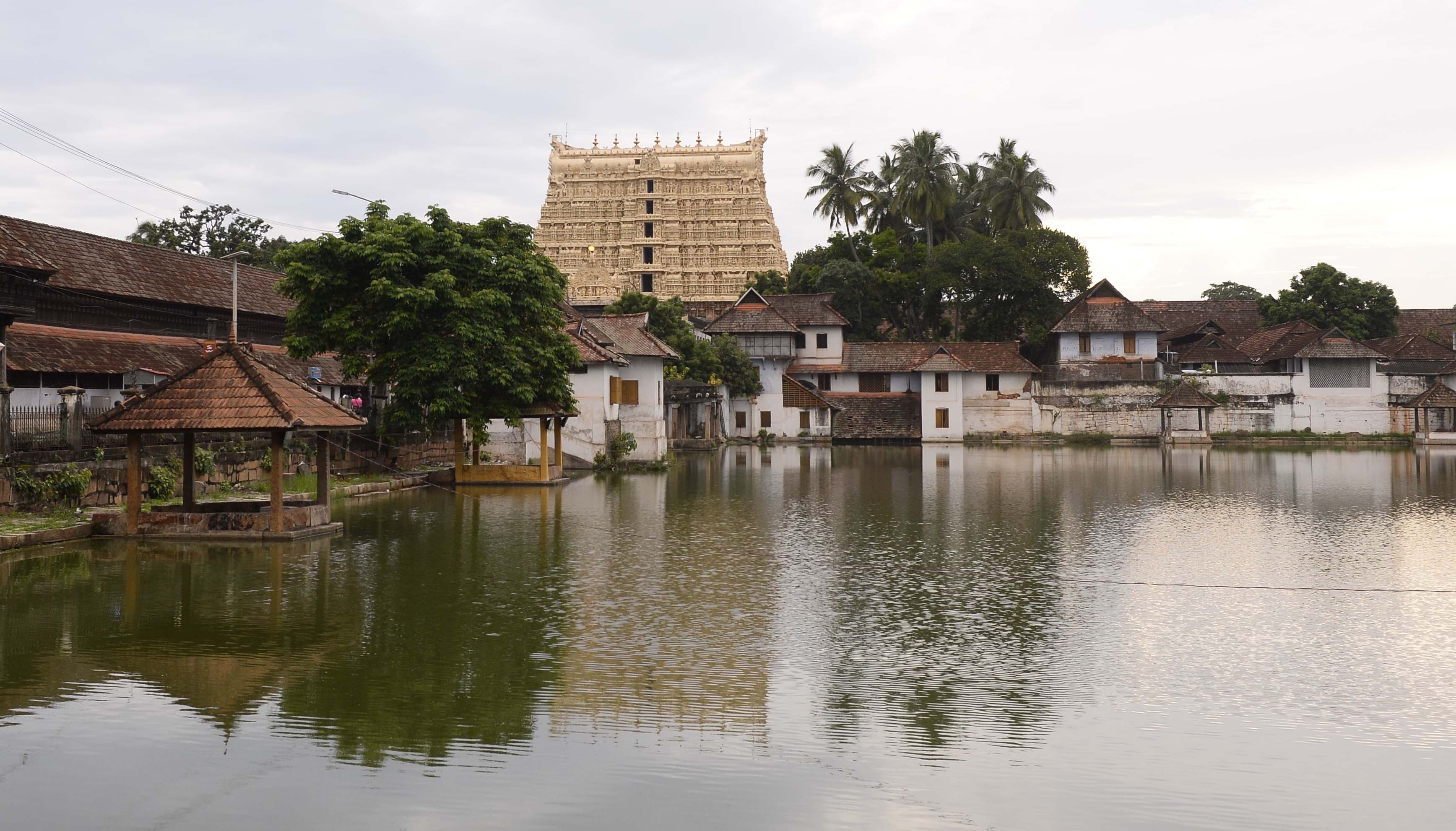 sree-padmanabhaswamy-temple-credit-jayachandran