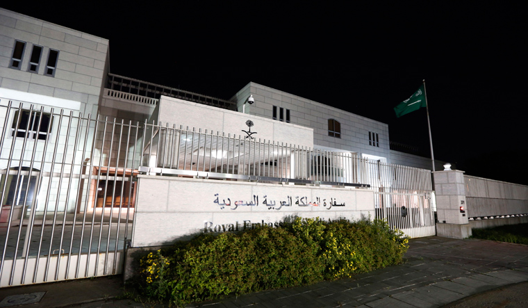 Saudi Arabia severs ties with Canada over Ottawa 'interference' Saudi Arabia severs ties with Canada over Ottawa 'interference'
