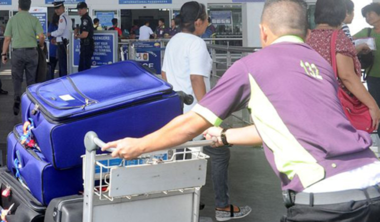 shifting-moving-transfer-luggage-airport-afp