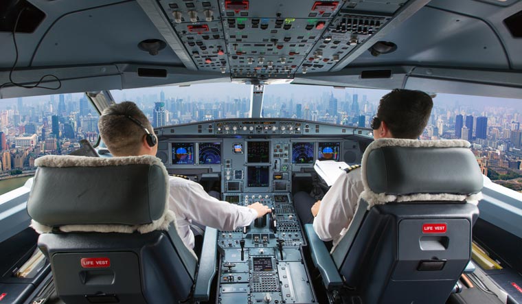 cockpit-plane-aviation-pilots-flying-fly-shut