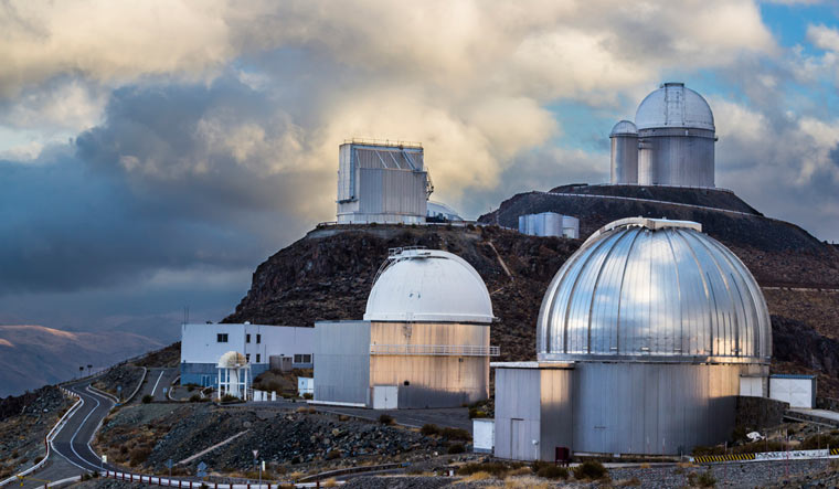astronomy-La-Silla-Observatory-ESO-astronomical-observatory-Chile-sh