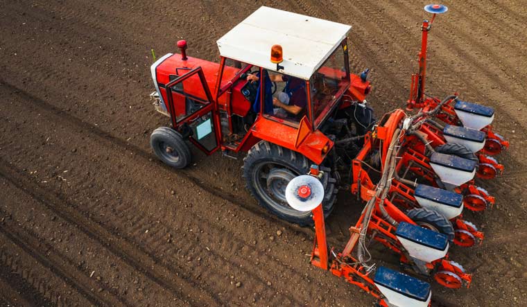 tractor-with-mounted-seeder-direct-seeding-of-crops-direct-sowing-tech-shut