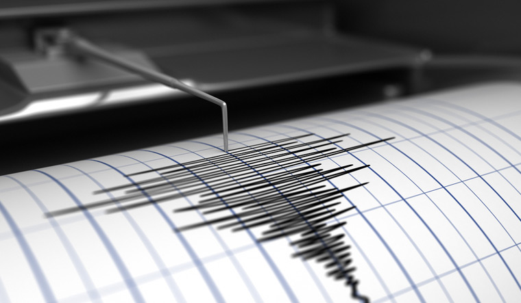 earthquake--seismograph-earthquake-richter-scale-shut