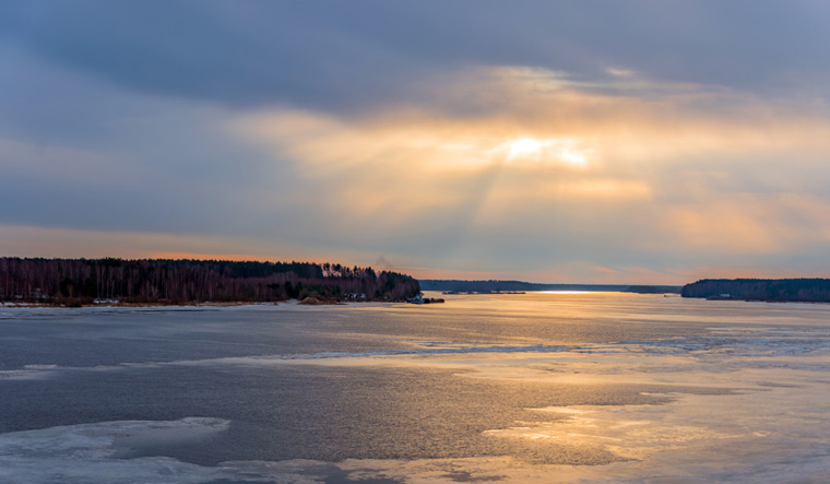 river-ice-View-of-the-frozen-river-Volga-city-of-Myshkin-shut