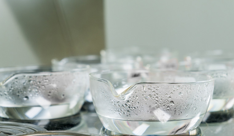 Evaporation-of-water-glass-evaporating-dish-shut