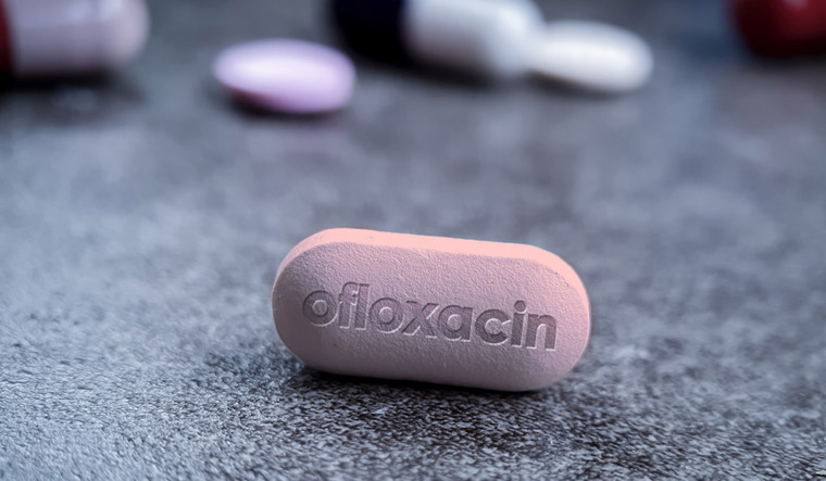 Ofloxacin-drug-pill-antibiotic-medication-bacterial-infections-lpneumonia-cellulitis-urinary-infections-plague-shut