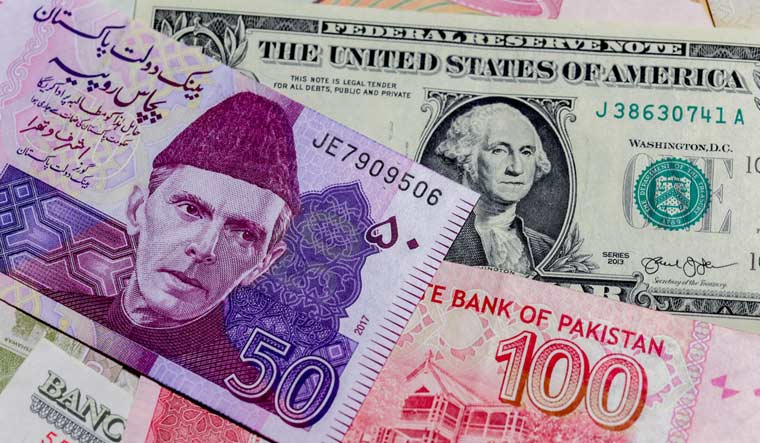 Pakistan currency and US dollar