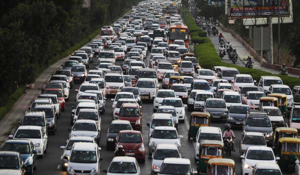 delhi-cars-traffic-ap