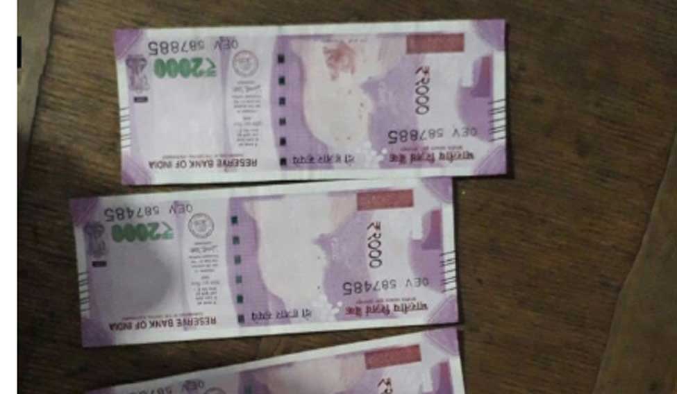2000-note-gandhi-ani