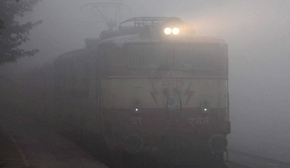 delhi-fog-train-pti
