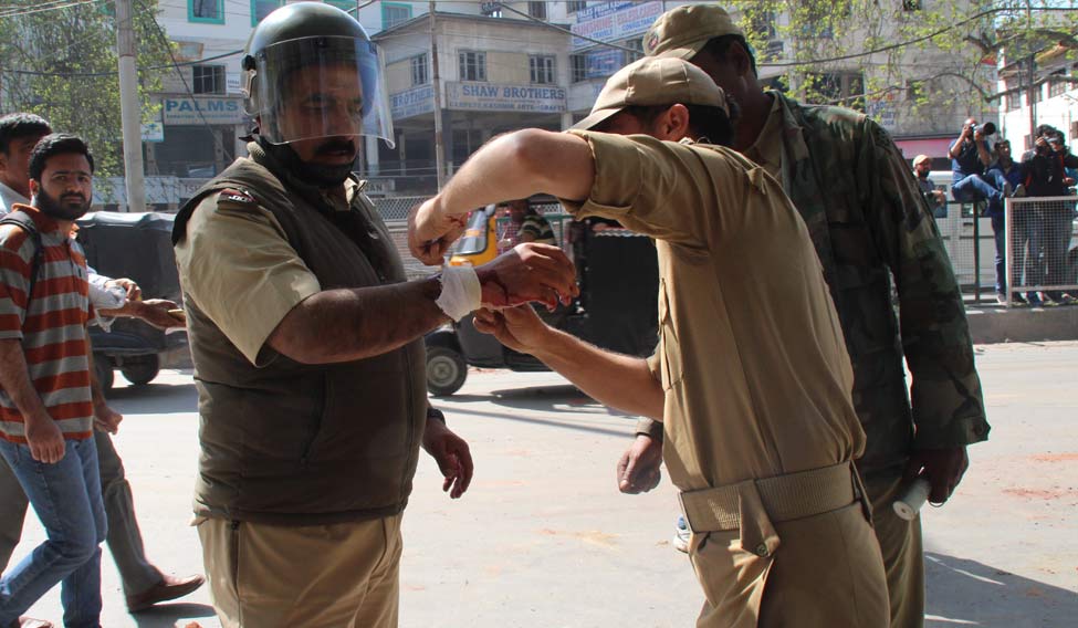 Students clashes with forces in Srinagar