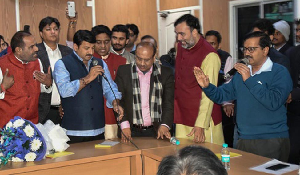 kejriwal-bjp-leaders-meet