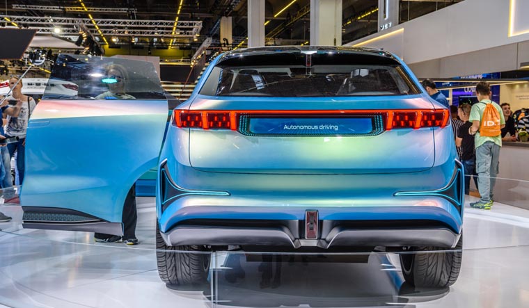 sky-blue-Great-Wall-Motors-WEY-X-Concept-electric-SUV-Car-shut