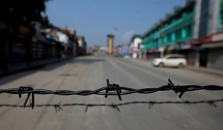 kashmir-barbed-wire-file-reuters