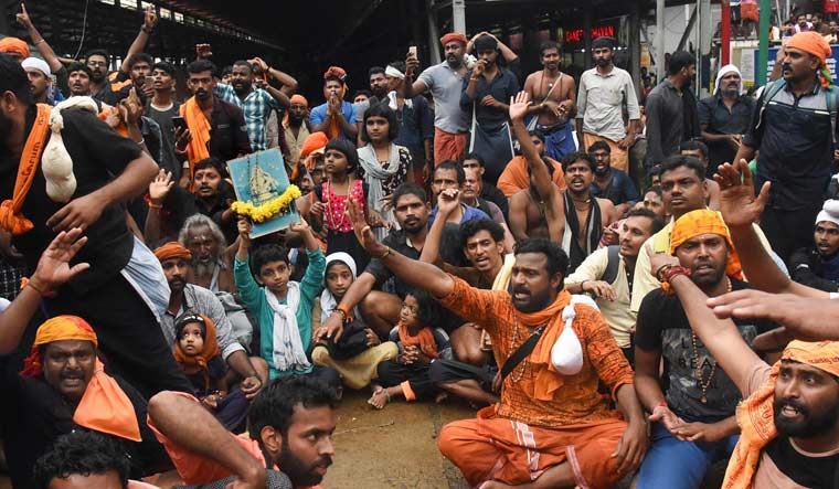 Protesters oppose the entry of women to the Sabarimala temple | PTI