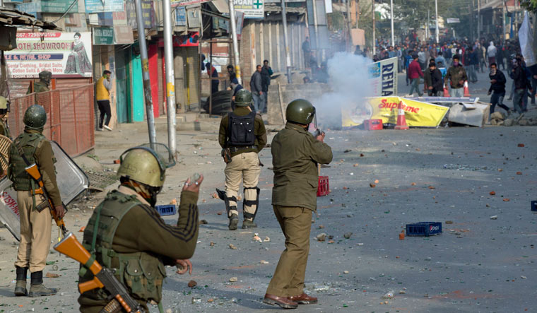 India Kashmir Gunbattle