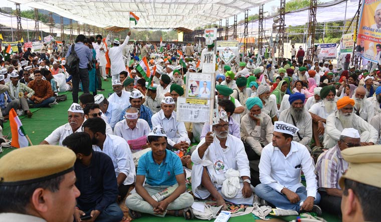 Anna Hazare starts his fast unto death for Lokpal Anna Hazare starts his fast unto death for Lokpal