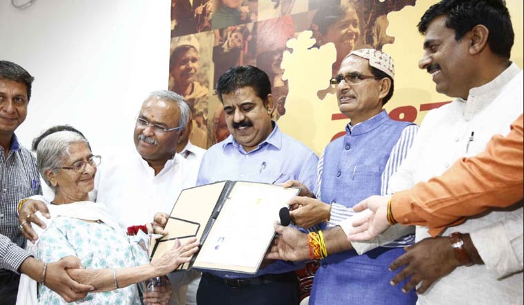 Madhya Pradesh Chief Minister Shivraj Singh Chouhan giving away the citizenship certificateat a function in Bhopal 