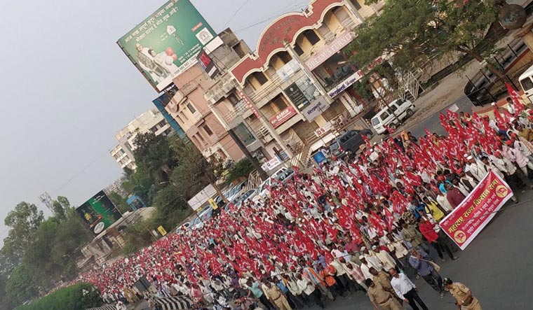 Farmers call off stir as government meets 2 of their 9 demands