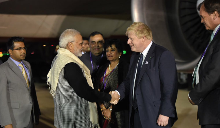 Prime Minister Narendra Modi being received by UK Foreign Secretary Boris Johnson at London airport | Twitter/PIB_India