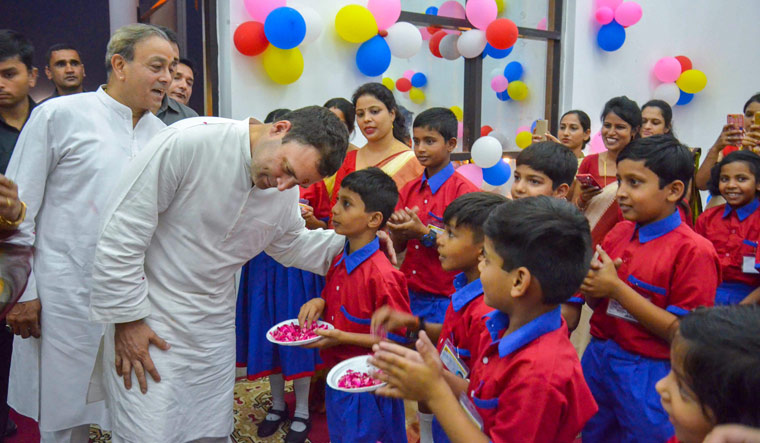 Rahul with Amethi schoolchildren