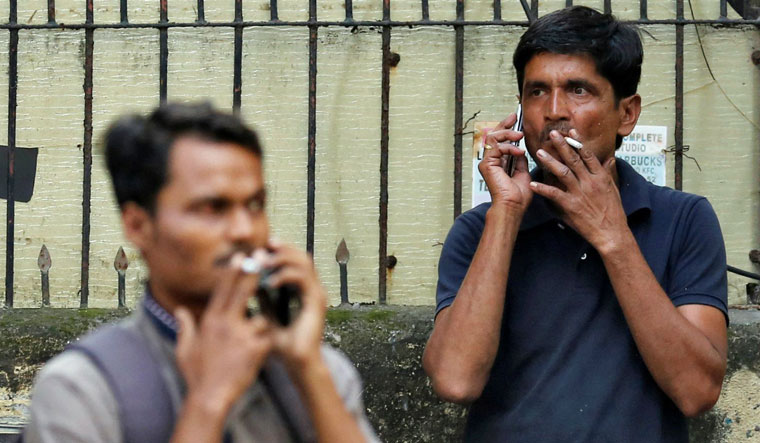 india-smoking-reuters