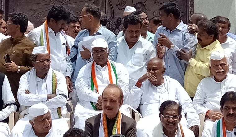 Congress-JD(S) party leaders, including Siddaramaiah, Mallikarjun Kharge, H.D. Deve Gowda and Gulam Nabi Azad, protesting outside the Gandhi statue next to the Vidhana Soudhain Bengaluru on Thursday 