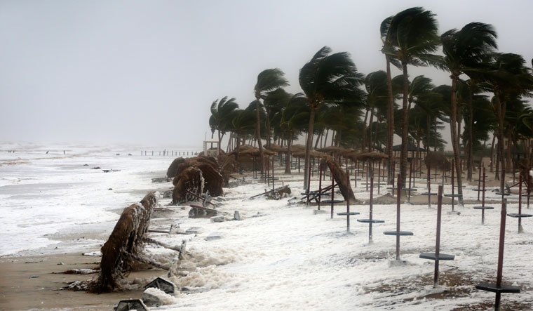 Image result for Cyclone Mekunu hit Omanâs Dhofar & Al-Wusta provinces