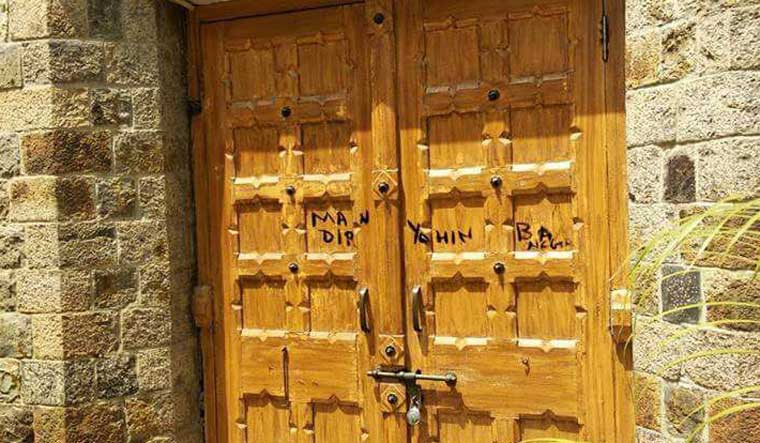 Mandir Yahin Banega St Stephen S College Chapel Door Vandalised