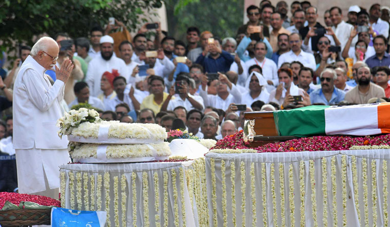 L.K. Advani paying floral tribute to Atal Bihari Vajpayee at Smriti Sthal, New Delhi