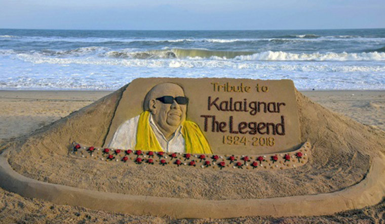 Rest In Peace Kalaignar Lakhs Bid Tearful Farewell To Karunanidhi The Week It is used for karunanidhi because he was master of language, he could weave magic with words. rest in peace kalaignar lakhs bid
