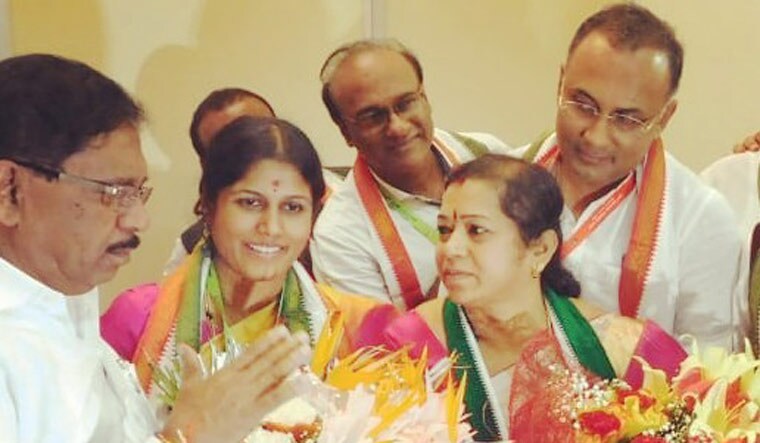 Newly elected mayor Gangambike Mallikarjun (second from Left) and deputy mayor Ramila Umashankar being greeted by Deputy Chief Minister G. Parameshwara (extreme Left)