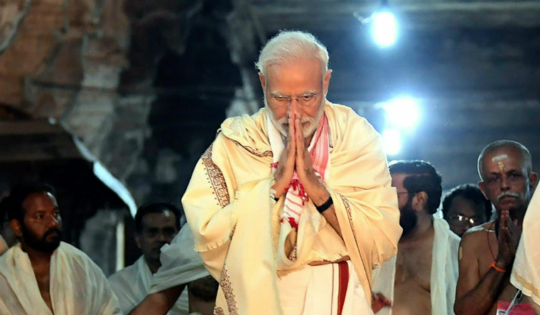 Prime Minister Narendra Modi offers prayers at Sree Padmanabha Swamy temple in Thiruvananthapuram | PTI