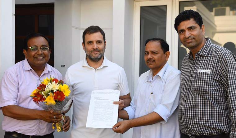 Rahul Gandhi with CONCOR union members 
