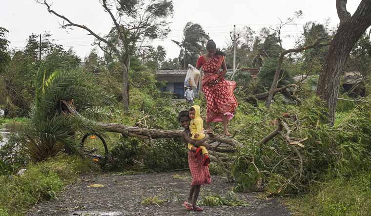 Cyclone Bulbul disrupts normal life in West Bengal; 7 killed