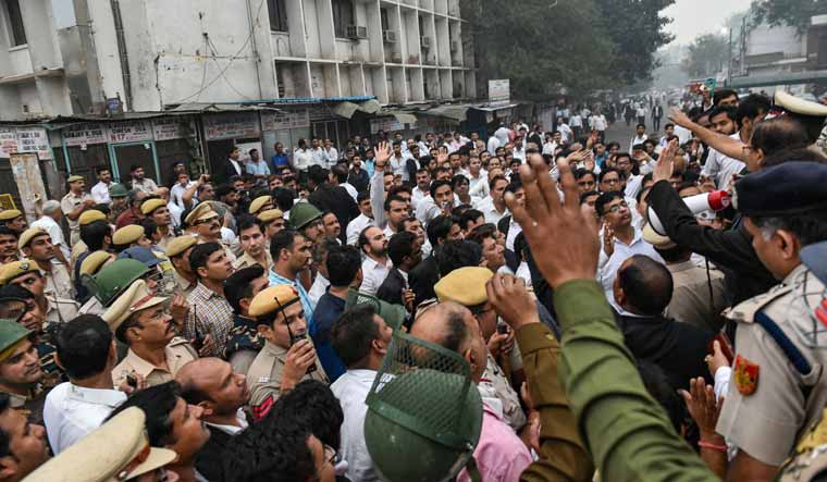 Lawyers-police clash: Delhi HC issues notice to Centre, city police chief, chief secy