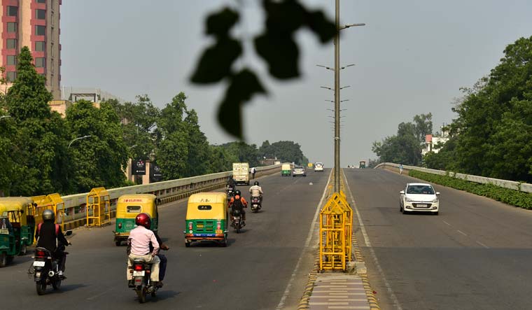 Vehicles ply on Delhi streets on the first day of the Odd-Even scheme designed to tackle air pollution in the capital | Rahul Pattom 